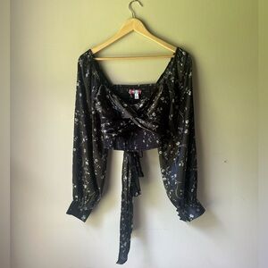 Urban Outfitters Black Floral Women's Top with Puffy Sleeves